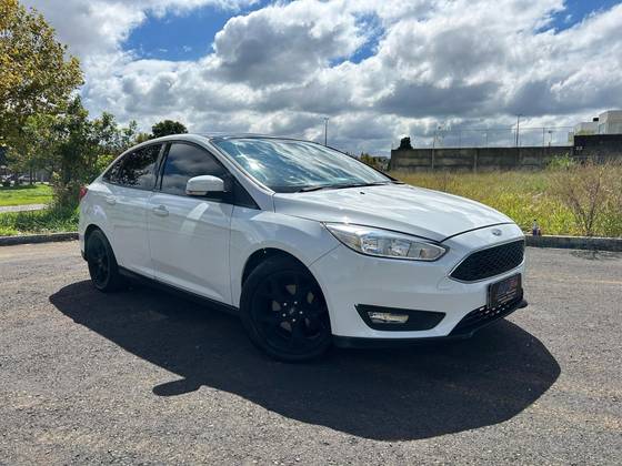 FORD FOCUS 2.0 SE FASTBACK 16V FLEX 4P POWERSHIFT FORD FOCUS 2.0 SE FASTBACK 16V FLEX 4P POWERSHIFT